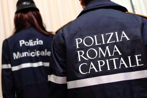 Ponte Marconi, in tre sullo scooter contro un'auto: morto un 19enne, gravi gli altri due ragazzi