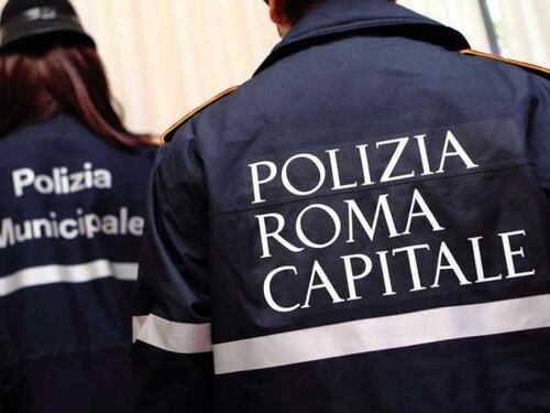 Ponte Marconi, in tre sullo scooter contro un'auto: morto un 19enne, gravi gli altri due ragazzi