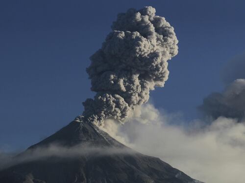 La spettacolare eruzione del vulcano Colima