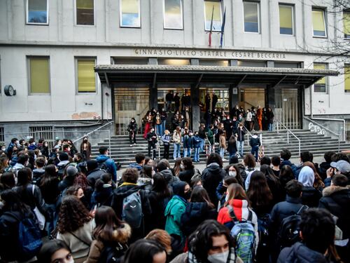 Scuola, appello dei presidi al governo: “Esami senza mascherina obbligatoria”