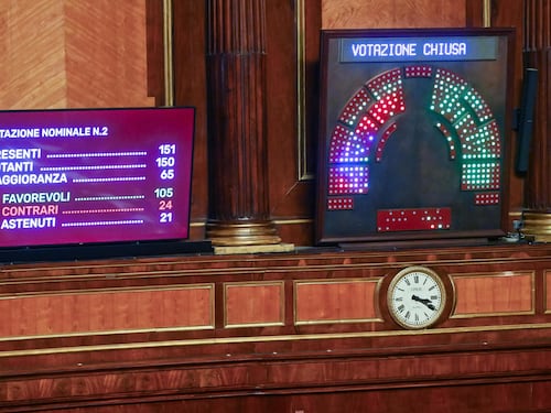 Senato, approvato ddl antisemisimo. Avs e 5S votano no, Pd si divide