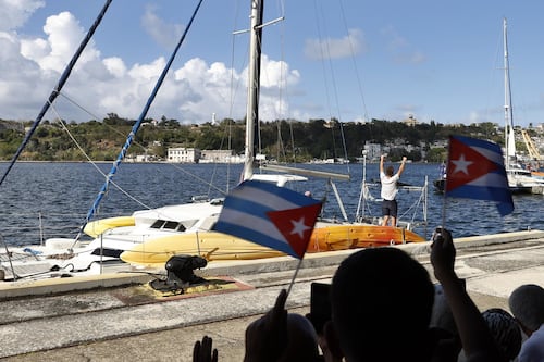 Gli Stati Uniti fanno passare petroliera russa a Cuba. Trump: "Devono sopravvivere"