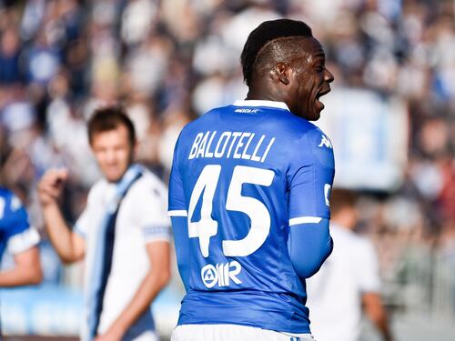 Mario Balotelli si sfoga contro i cori razzisti. Così attacca i laziali