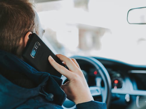 Nuovo codice della strada: cosa prevede dall'Alcolock al cellulare alla guida