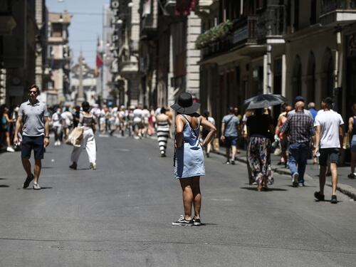 Istat, la previsione sulla popolazione in Italia: scenderà a 54,7 milioni entro il 2050