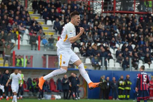 El Shaarawy-Nainggolan, la Roma passa a Crotone e blinda il terzo posto