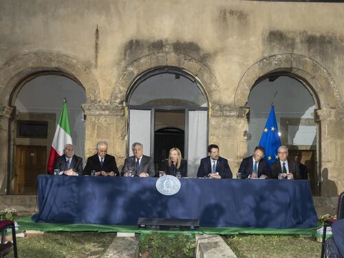 Cdm a Cutro, Meloni difende il governo: parte la caccia globale ai trafficanti