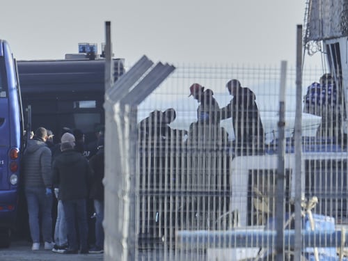 Migranti, chi delinque va in Albania. Ladro seriale in aeroporto subito trasferito nel Cpr