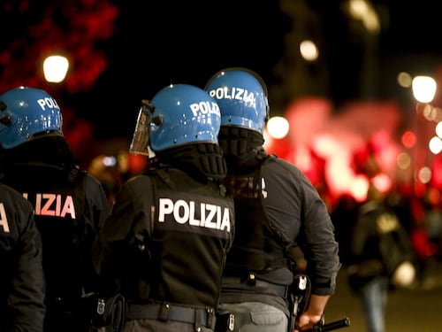 Rapina in banca a Milano. I ladri scappano dalle fogne
