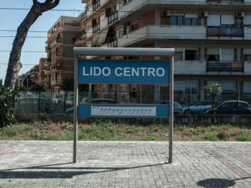Nuova Ostia, minore massacrato di botte. Caccia al compagno di classe