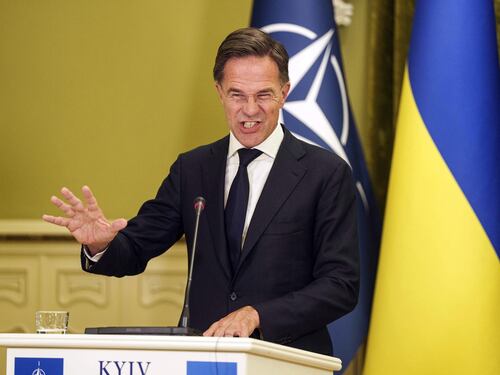 Nato, l'annuncio di Rutte: "Favorevoli all'Ucraina nella Nato"