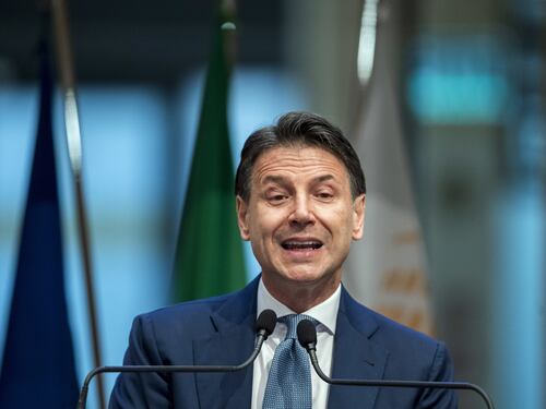 Così Mario Draghi ha fregato Giuseppe Conte: come fa sbaglia e scontenta il Movimento 5 Stelle