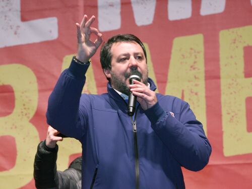 Matteo Salvini umilia le Sardine. Cosa dice ai pesciolini