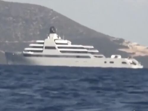 Roman Abramovich, la fuga dalle sanzioni continua: dove sposta i suoi mega-yacht