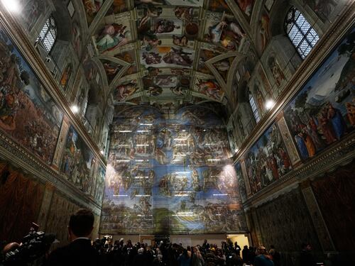 Cappella Sistina, manutenzione straordinaria al Giudizio Universale: Michelangelo torna a splendere