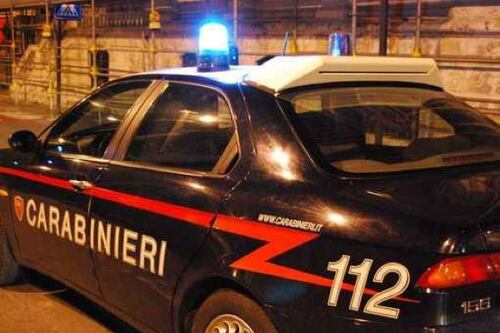 Due donne chiacchierano in strada a voce alta, la lite si trasforma in rissa: 7 arresti