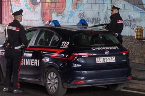 Roma, carabinieri trovano l'uomo che ha punto una donna con un ago