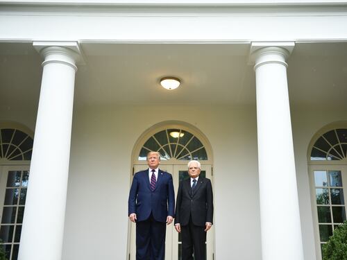 Mattarella a Trump: "Sui dazi mi auguro si trovi una soluzione per evitare spirale di ritorsioni"