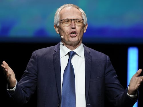 Stellantis, "vedute differenti". Il ceo Carlos Tavares si è dimesso