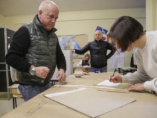 Elezioni amministrative, vince il centrodestra. Il Pd spera nei ballottaggi