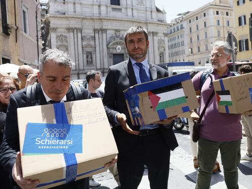Di Battista ritorna nei palazzi del potere: 80mila firme per la Palestina