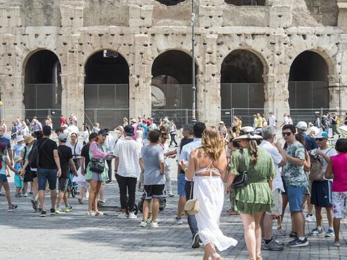 Roma, la lettera del turista che ha sfregiato il Colosseo: "Non sapevo che..."