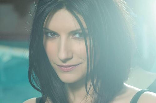 Sanremo 2018, Laura Pausini dà forfait e Claudio Baglioni trema