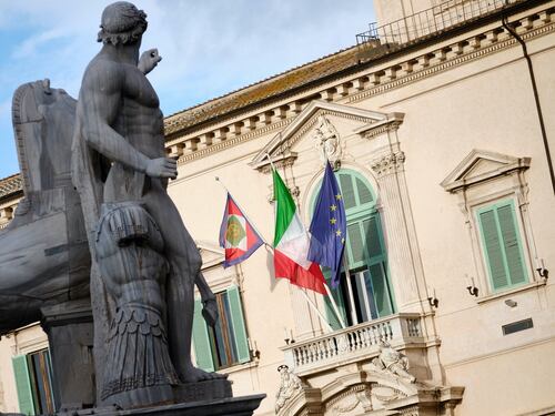 Si prevede traffico al Quirinale. E Mattarella fa sanificare gli ascensori