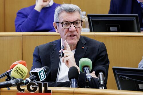 Landini difeso dalle femministe Schlein e Boldrini sull’insulto a Meloni. Ma la Crusca le sbugiarda