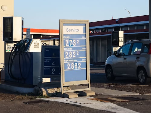 Prezzi benzina e diesel in rapida salita: la corsa dei costi alla pompa non si ferma