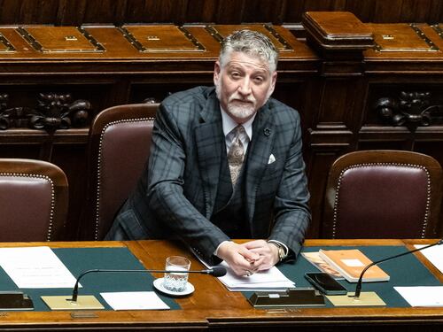 Fibrillazioni alla Cultura: Giuli azzera il suo staff