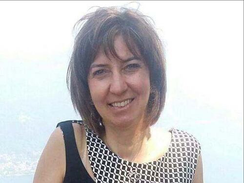 Scende dalla Smart con la pistola e uccide la moglie. Poi si costituisce