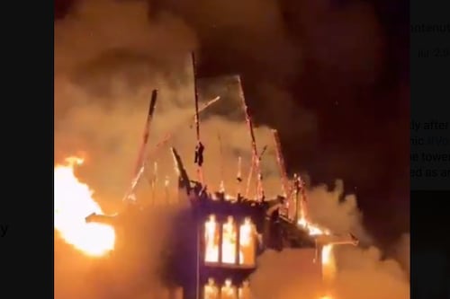 Amsterdam, in fiamme la storica Vondelkerk: torre crolla per il rogo a Capodanno
