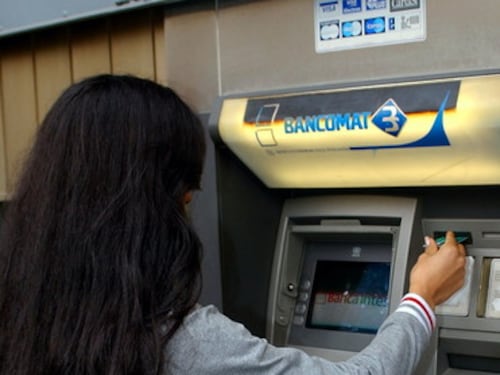 Conto corrente arancio, "chiudono i bancomat". La rivoluzione Ing fa tremare gli italiani