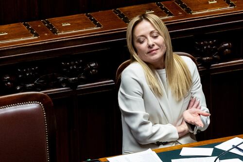 Roma, l’ironia romana e l’appello alla Meloni sull’incrocio della morte: “Faccela tu la rotonda”