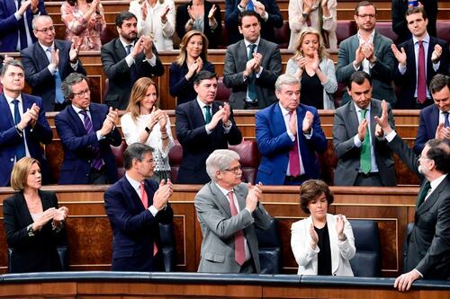 Ribaltone in Spagna: sfiduciato Rajoy, al governo il socialista Sanchez