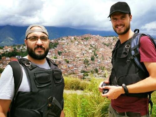 Rilasciato il giornalista italiano arrestato in Venezuela durante un servizio in carcere