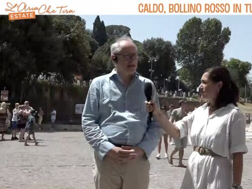 Caldo, la teoria del giornalista inglese: "Il governo Meloni...", imbarazzo in tv