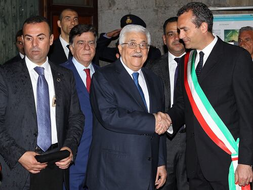 Abu Mazen a Napoli riceve la cittadinanza onoraria