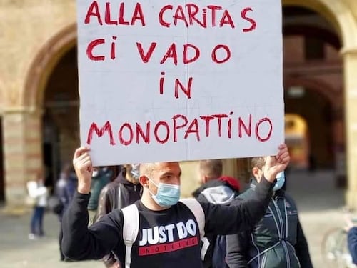 Gli italiani "superflui" annientano Conte. Il cartello postato da Salvini è da applausi
