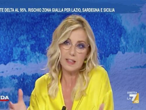 Tutta colpa dei giovani: ad In Onda va in scena il processo ai ragazzi per la nuova ondata Covid