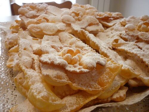 Frappe, castagnole, struffoli. Regione che vai specialità che trovi