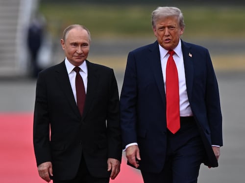 Putin al telefono con Trump: "Dialogo costruttivo". Il punto del colloquio