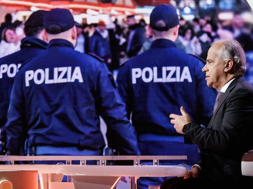 Askatasuna, Piantedosi è una furia: “Chiara matrice eversiva. I ‘pacifici’ hanno coperto i violenti”