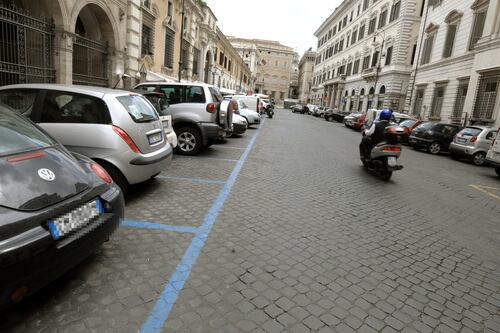 Strisce blu, a Roma Comune scatenato. Boom di multe da gennaio