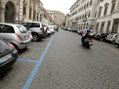 Strisce blu, a Roma Comune scatenato. Boom di multe da gennaio