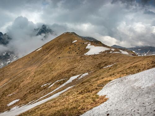 Morte due donne in montagna: duplice tragedia sulle Alpi