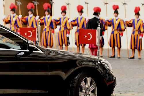 Roma blindata per Erdogan. Incontro a porte chiuse con il Papa