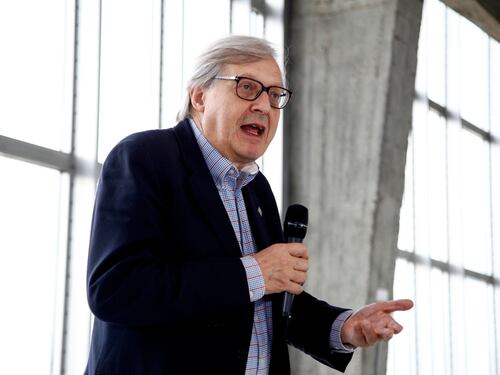 Sgarbi contro tutti: "Non mi dimetto da assessore regionale"