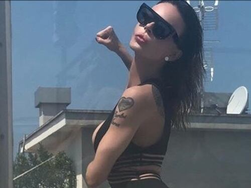 Nina Moric, che bomba sexy! Ma piovono le critiche